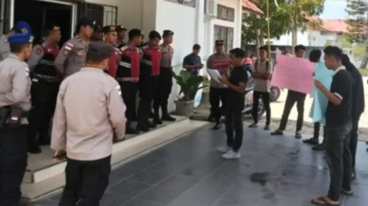 Gelar Unjuk Rasa, Pemuda di Singkil Pertanyakan Transparansi Dana Banpres