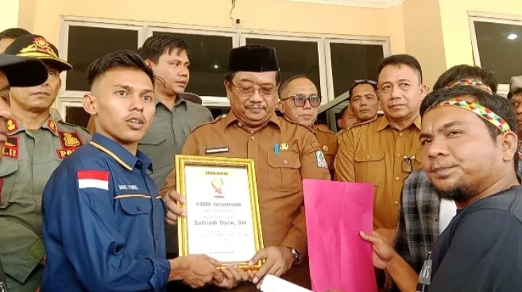 Refleksi Setahun Kepemimpinan, Masyarakat Singkil Beri Raport Merah Bupati