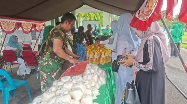 TNI Hadirkan Bazar Ramadan Ringankan Beban Warga Singkil Menjelang Lebaran