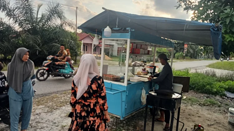 Kuliner Martabak Mesir di Singkil Kebanjiran Order