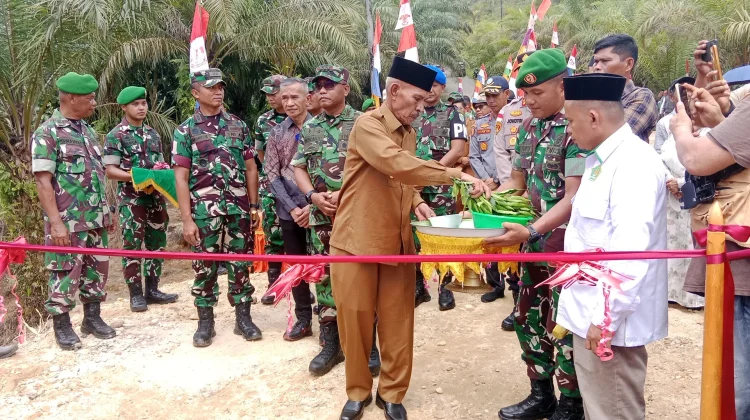 Wabup Singkil Ajak Warga Jaga Jembatan Bailey