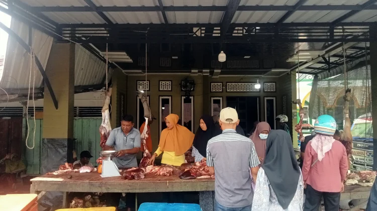 Daging Meugang Diserbu Pembeli di Aceh Singkil