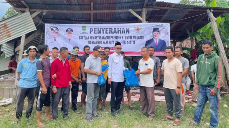 Ratusan Kepala Keluarga di Longkib Subulussalam Terima Daging Meugang Presiden