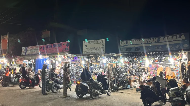 Warga Subulussalam Antusias Berburu Pernak-pernik Lebaran
