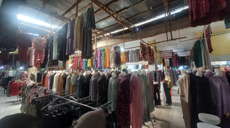 Lonjakan Pembeli Pakaian Warnai Aktivitas Pasar Modern Subulussalam
