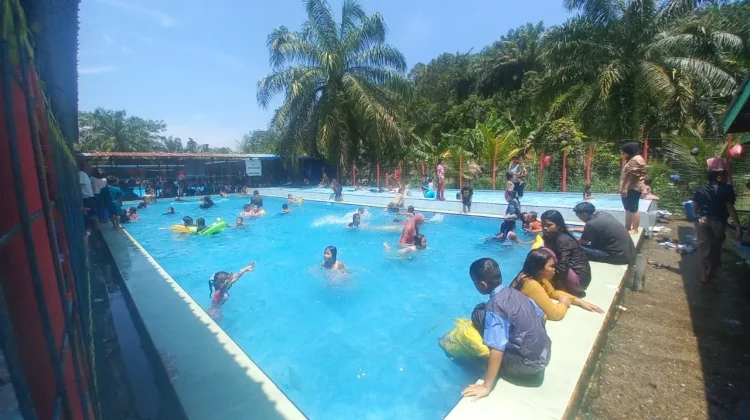 Kolam Renang Sikelang Subulussalam Jadi Magnet Wisatawan Saat Lebaran