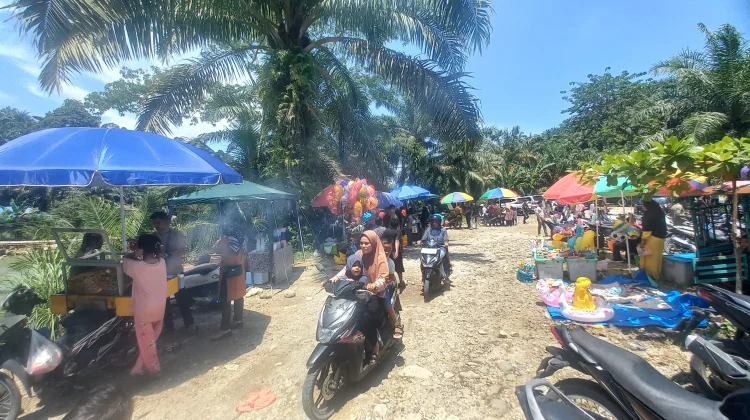 Ribuan Warga Padati Wisata Alam Sikelang Subulussalam Libur Lebaran
