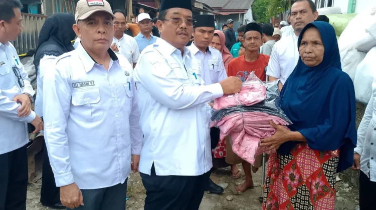 Pemkab Serahkan Bantuan untuk Korban Kebakaran Gunung Meriah