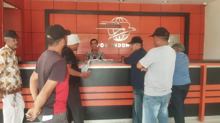 Datangi Kantor Pos, Warga Singkil Pertanyakan Penundaan Penyaluran Jadup