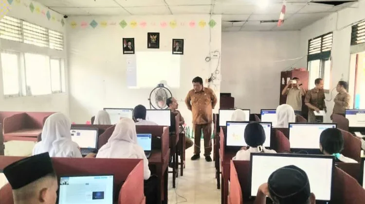 Evaluasi Mutu Pendidikan Plt Kadisdikbud Tinjau Pelaksanaan TKA
