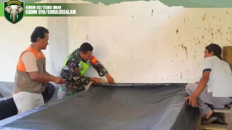 Babinsa Ajak Petani di Subulussalam Olah Limbah Jadi Pupuk