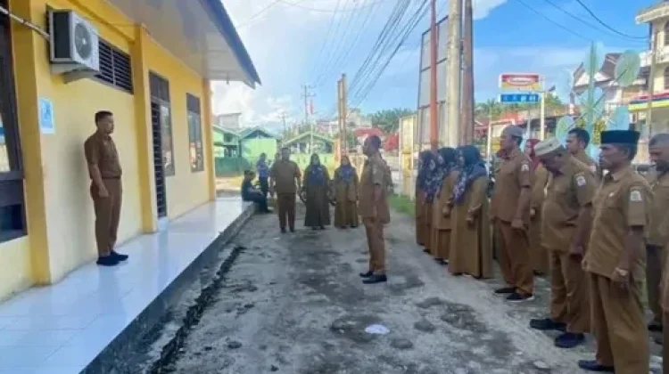 Camat Simpang Kanan Minta ASN Berikan Pelayanan Maksimal pada Masyarakat