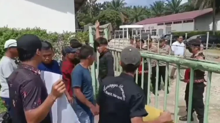 Warga Demo PT Socfindo, Soroti Izin HGU dan Tuntut CSR