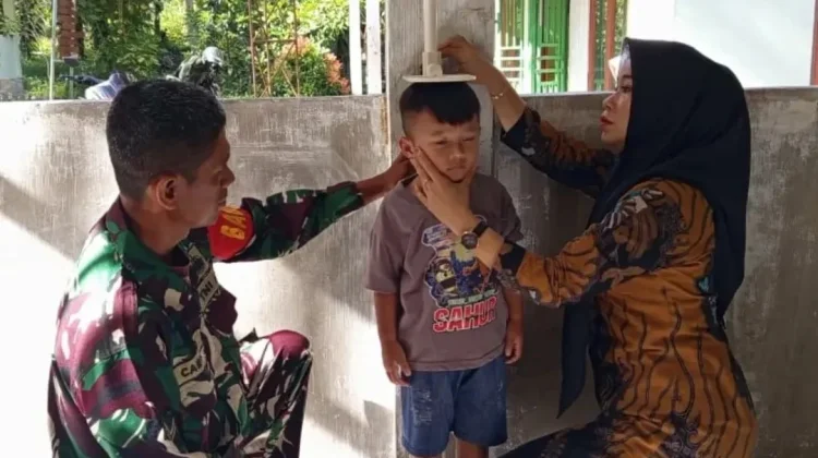 Prajurit TNI Subulussalam Dampingi Posyandu Cegah Angka Stunting