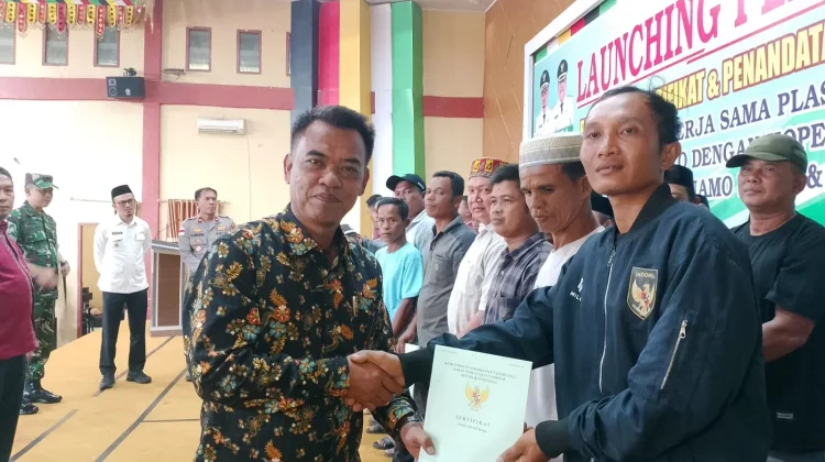 PT Laot Bangko Resmi Serahkan Lahan Plasma untuk Tiga Desa
