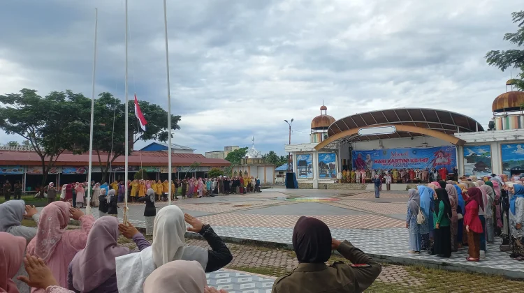 Kebaya dan Semangat Kemandirian Warnai Lapangan Beringin Subulussalam