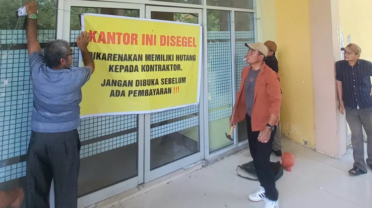 Utang Proyek Menumpuk Tiga Kantor Dinas di Subulussalam Disegel Kontraktor