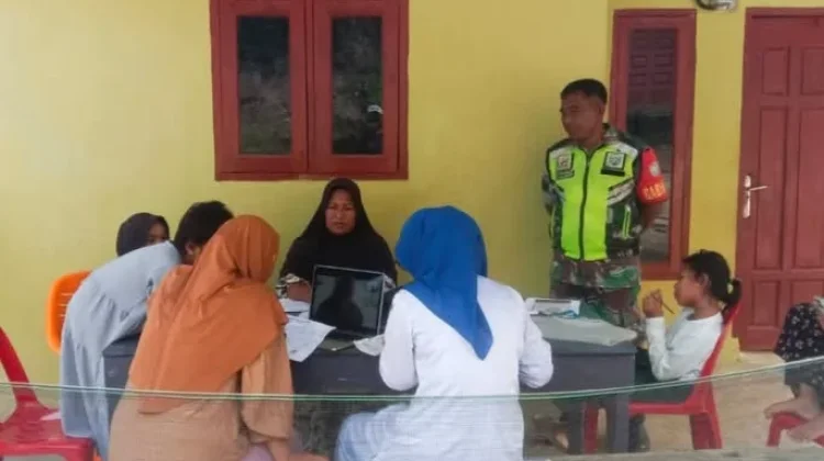 TNI Dampingi Petugas Validasi Data BPJS Warga di Aceh Singkil