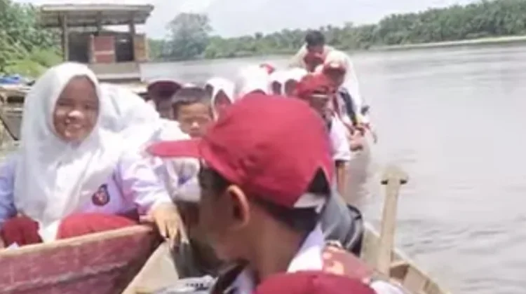 Jembatan Putus, Siswa Terpencil di Singkil Bertaruh Nyawa untuk ke Sekolah