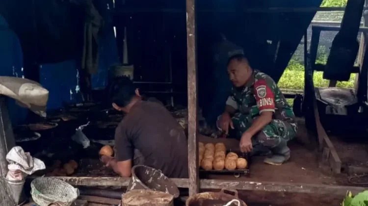 Prajurit TNI Dorong Produktivitas Perajin Gambir Tradisional di Subulussalam