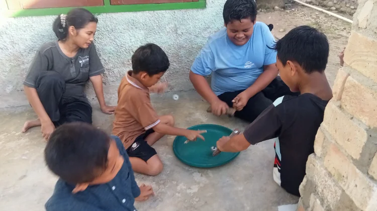 Demam Gasing di Singkil Geser Dominasi Gadget Anak