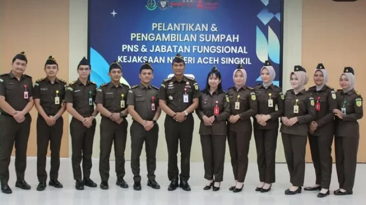 Lantik PNS Baru, Kejari Harapkan Penegakan Hukum yang Berkeadilan dan Humanis