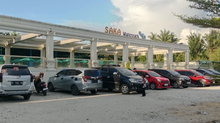 Saka Waterpark Aceh Singkil Dipadati Pengunjung saat Libur Lebaran