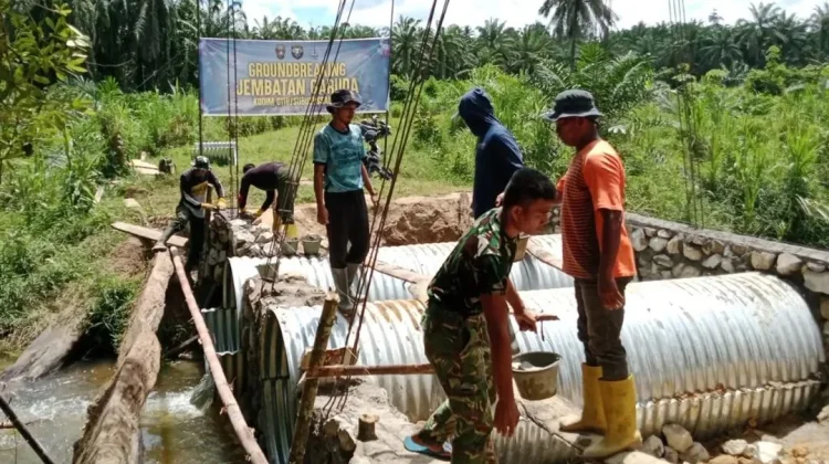 Genjot Infrastruktur Desa, Kodim Subulussalam Bangun Jembatan Aramco