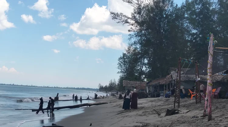 Libur Idul Adha, Pantai Cemara Indah Jadi Destinasi Favorit Warga Aceh Singkil