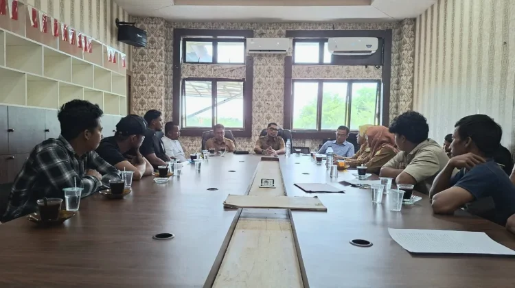 Dampak Penutupan PT BSM, Puluhan Karyawan Mengadu ke Kantor Wali Kota Subulussalam