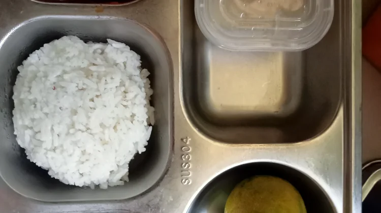 Menu MBG Bergizi dan Praktis Bantu Orang Tua di Gosong Telaga Barat