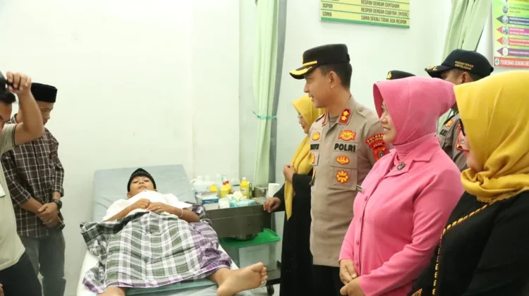 Bakti Kesehatan Hari Bhayangkara ke-80, Polres Aceh Singkil Gelar  Khitan Massal