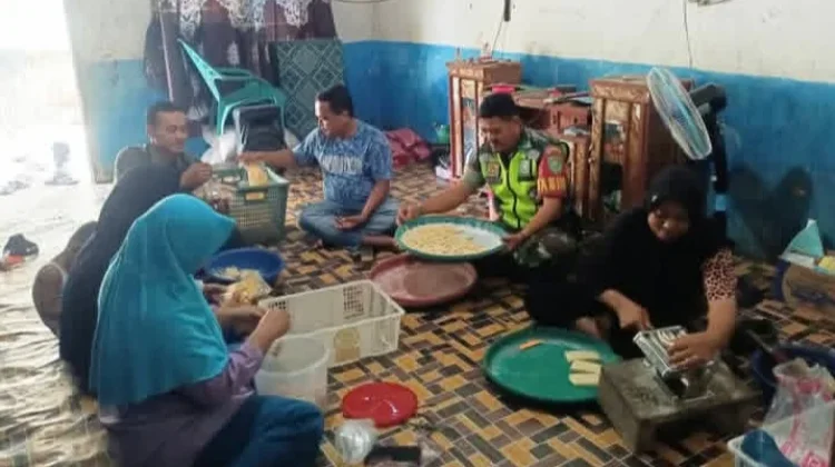 Babinsa Dukung UMKM Rumahan di Singkil
