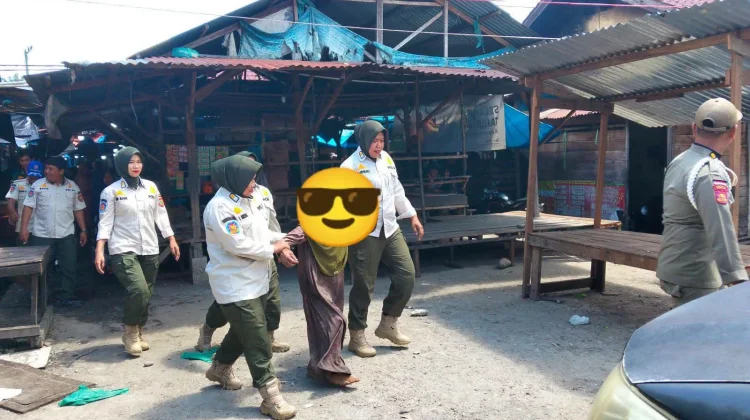 Kerap Resahkan Warga, Wanita Diduga ODGJ di Pasar Harian Subulussalam Diamankan