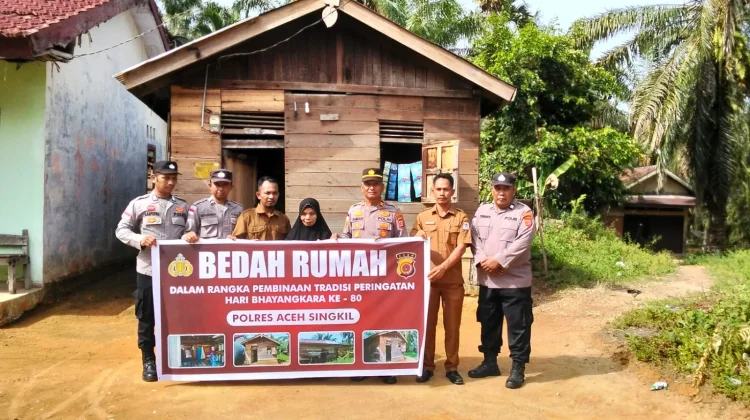Baksos Hari Bhayangkara ke-80, Polres Aceh Singkil Bedah Rumah Lansia di Singkohor