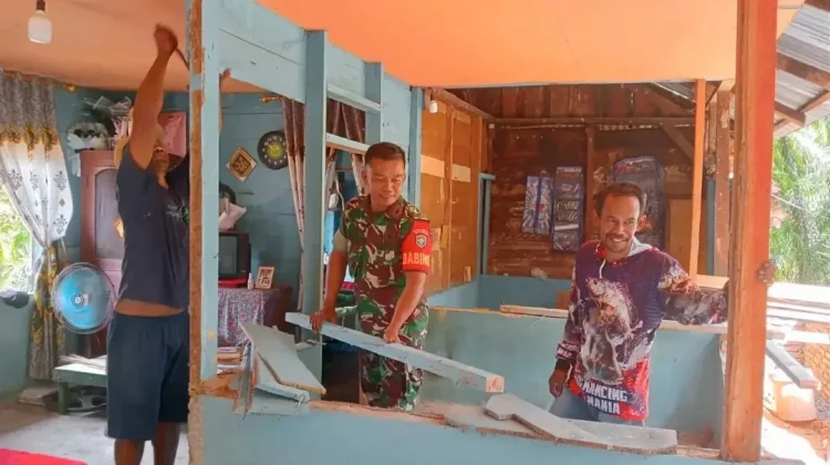 Gotong Royong TNI-Warga Percepat Rehabilitasi Hunian di Subulussalam