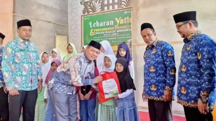 Kemenag Abdya Salurkan Ratusan Paket Sembako untuk Yatim dan Disabilitas
