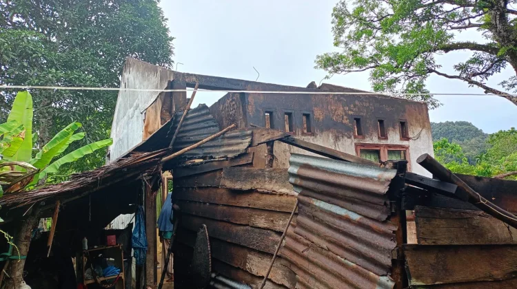 Angin Puting Beliung Terjang Rumah Warga di Pulau Banyak Barat