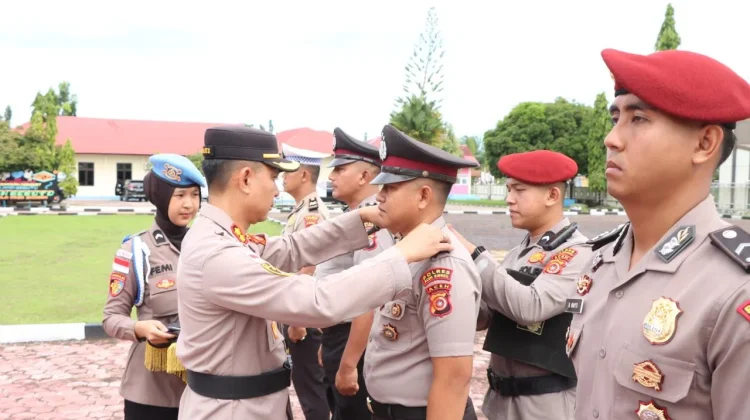 Hari Bhayangkara, 40 Personil Polres Aceh Singkil Naik Pangkat
