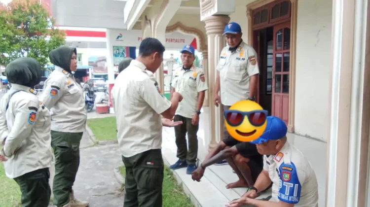 Ganggu Ketertiban SPBU. Dua Gepeng Ditertibkan Satpol PP Subulussalam