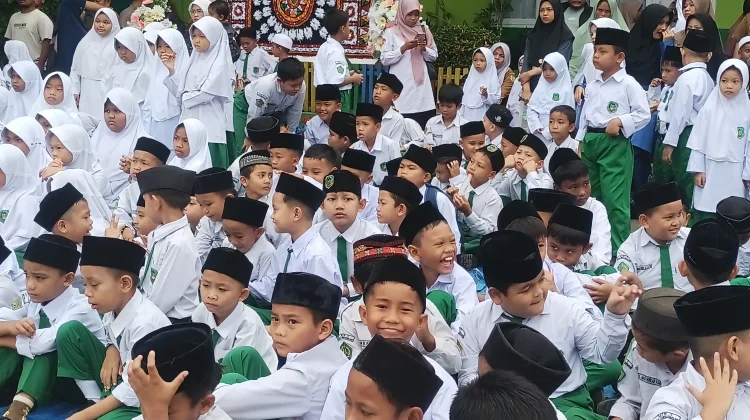 Tawa dan Senyum Anak Warnai Hari Pertama Sekolah di Subulussalam