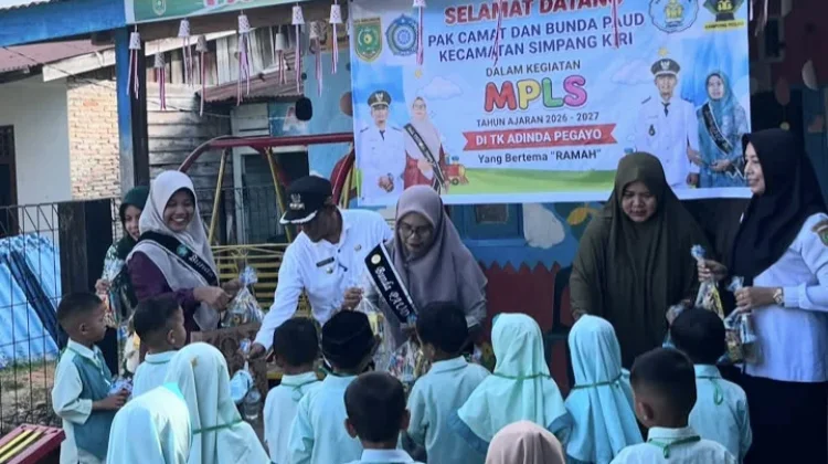 Sambangi TK, Camat dan Bunda PAUD Simpang Kiri Kawal Transisi Belajar Anak