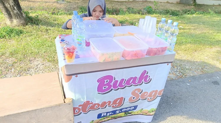 Menggiurkan, Pedagang Ini Sukses Kantongi Jutaan Rupiah per Hari