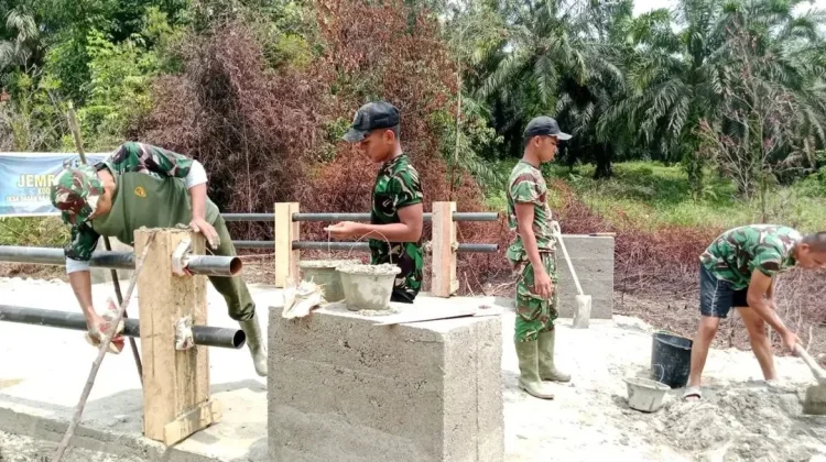 Perkuat Konstruksi Jembatan Aramco Subulussalam, Pekerjaan Tiang Pengaman Difok