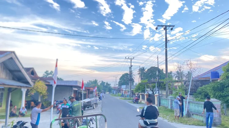 Warga Singkil Mulai Kibarkan Merah Putih sambut HUT Kemerdekan RI