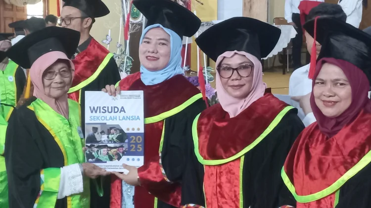 Sekolah Lansia Subulussalam Wisuda Angkatan Kedua