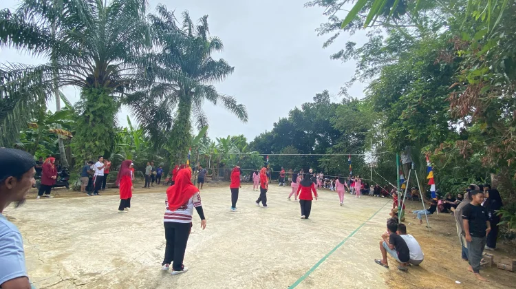 Lomba Voli Ibu-ibu Aceh Singkil Semarakkan HUT RI Ke-81