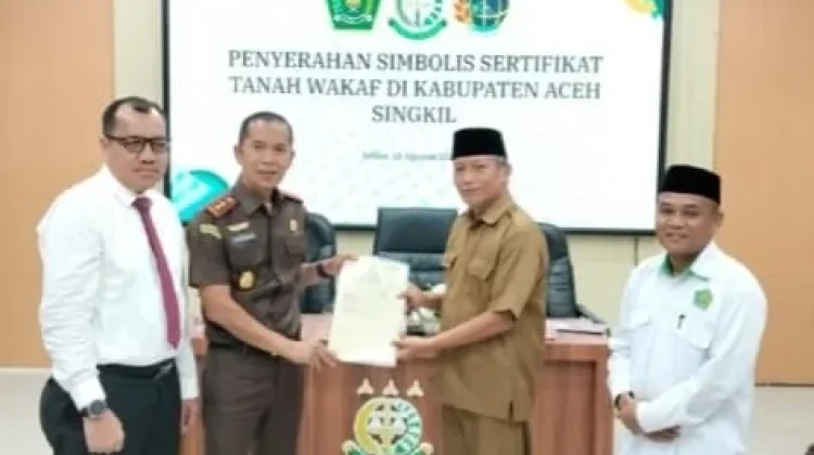 Puluhan Sertifikat Tanah Wakaf di Aceh Singkil Diserahkan ke Nazir