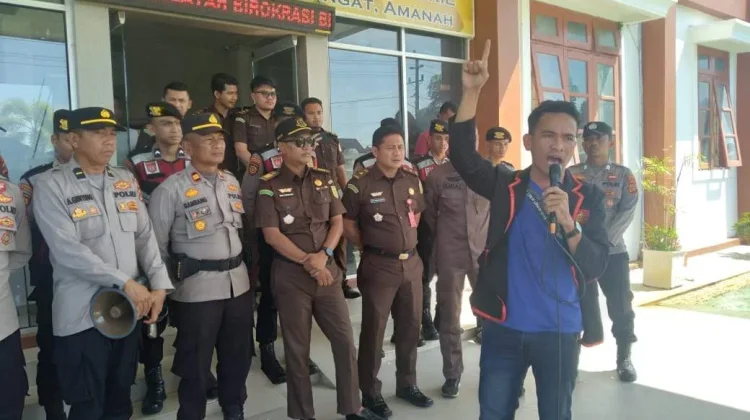 Kasus Korupsi Genset Rp 2,5 Miliar Mandek, BEM-TR Ancam Duduki Kejari Aceh Singkil