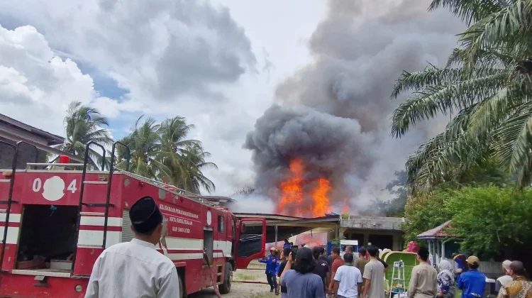 Kebakaran Hanguskan Tiga Rumah di Subulussalam